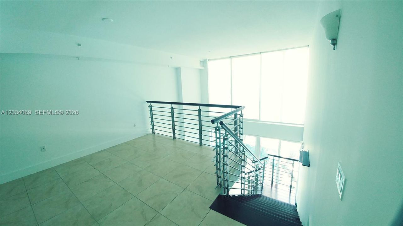 For Rent: $2,950 (1 beds, 1 baths, 981 Square Feet)