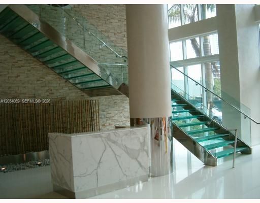 For Rent: $2,950 (1 beds, 1 baths, 981 Square Feet)