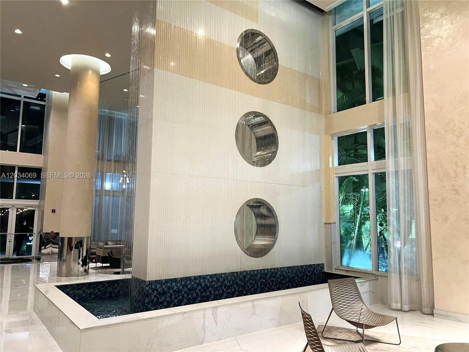 For Rent: $2,950 (1 beds, 1 baths, 981 Square Feet)