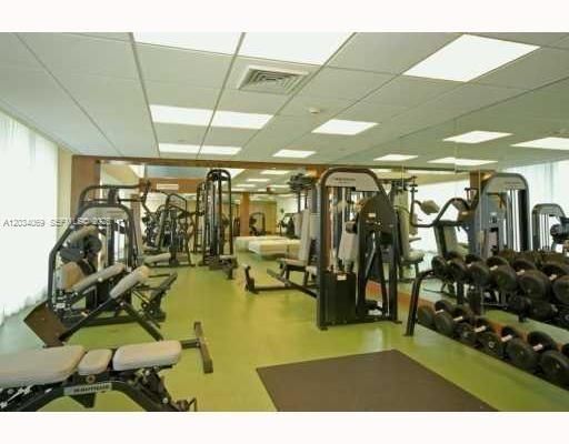 For Rent: $2,950 (1 beds, 1 baths, 981 Square Feet)