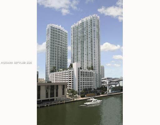 For Rent: $2,950 (1 beds, 1 baths, 981 Square Feet)
