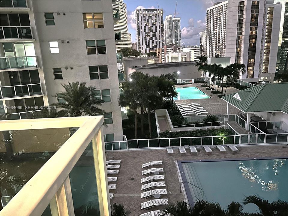 For Rent: $2,950 (1 beds, 1 baths, 981 Square Feet)