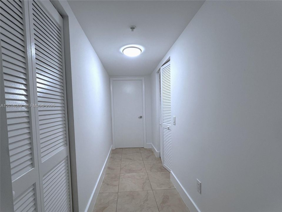 For Rent: $2,950 (1 beds, 1 baths, 981 Square Feet)