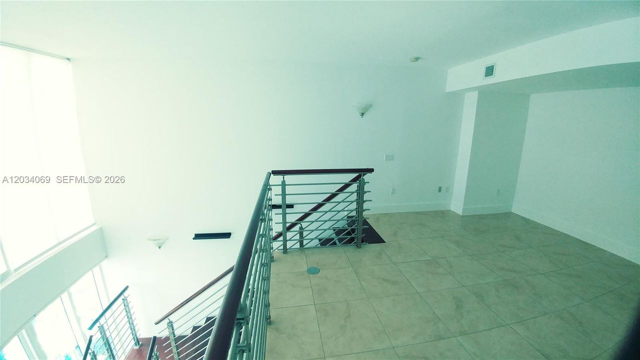 For Rent: $2,950 (1 beds, 1 baths, 981 Square Feet)