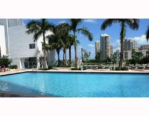 For Rent: $2,950 (1 beds, 1 baths, 981 Square Feet)