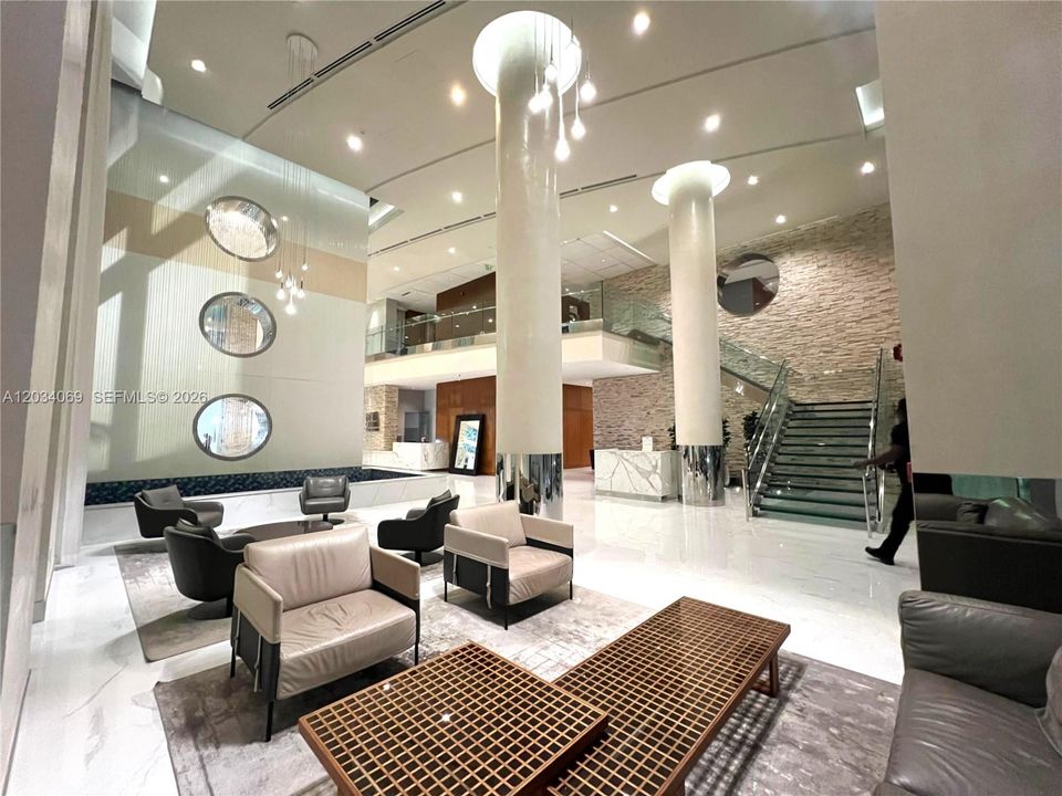 For Rent: $2,950 (1 beds, 1 baths, 981 Square Feet)