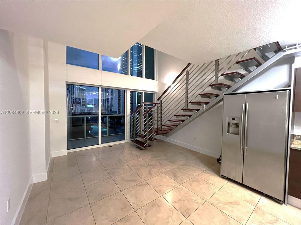 For Rent: $2,950 (1 beds, 1 baths, 981 Square Feet)