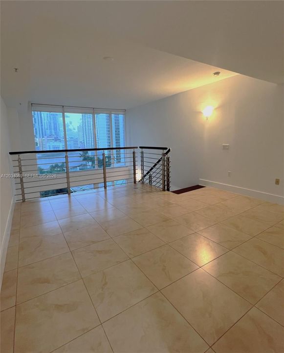 For Rent: $2,950 (1 beds, 1 baths, 981 Square Feet)