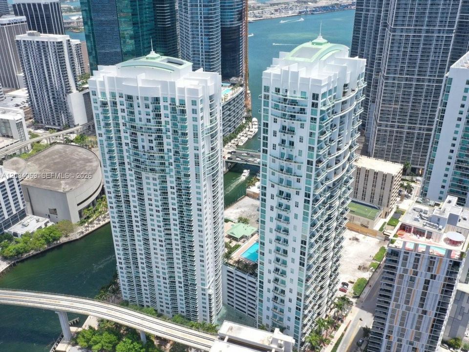 For Rent: $2,950 (1 beds, 1 baths, 981 Square Feet)