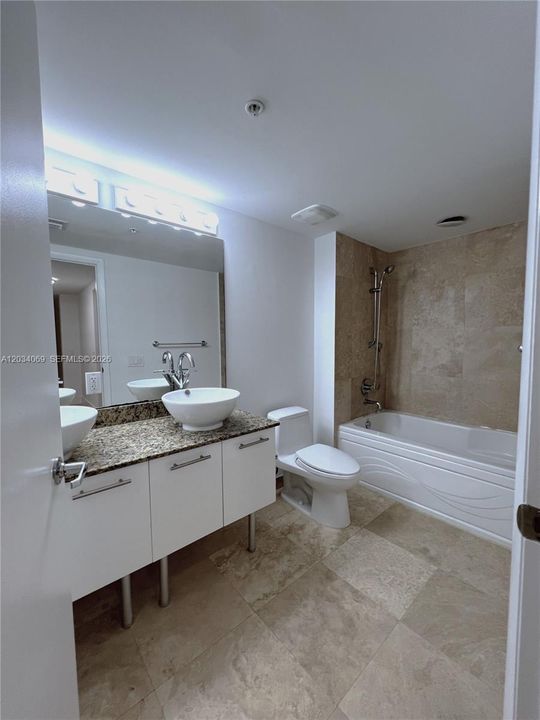For Rent: $2,950 (1 beds, 1 baths, 981 Square Feet)