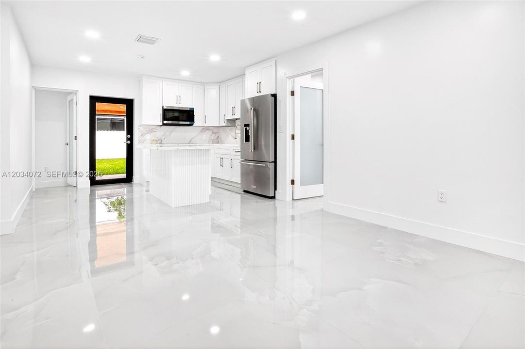 En Venta: $625,000 (6 camas, 5 baños, 925 Pies cuadrados)