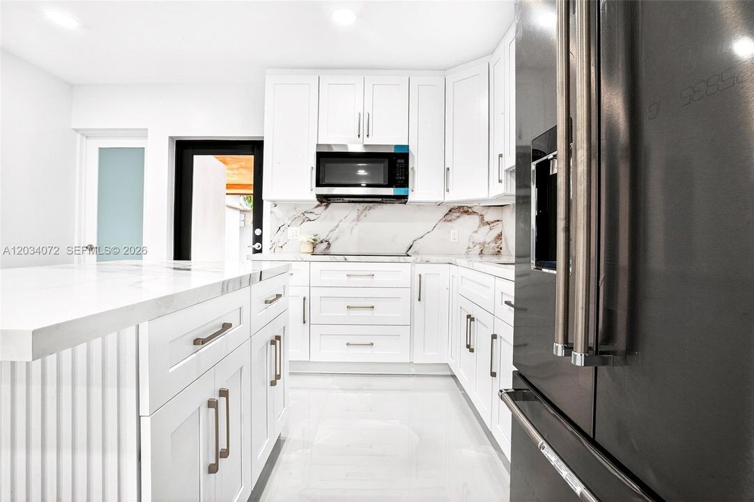 En Venta: $625,000 (6 camas, 5 baños, 925 Pies cuadrados)