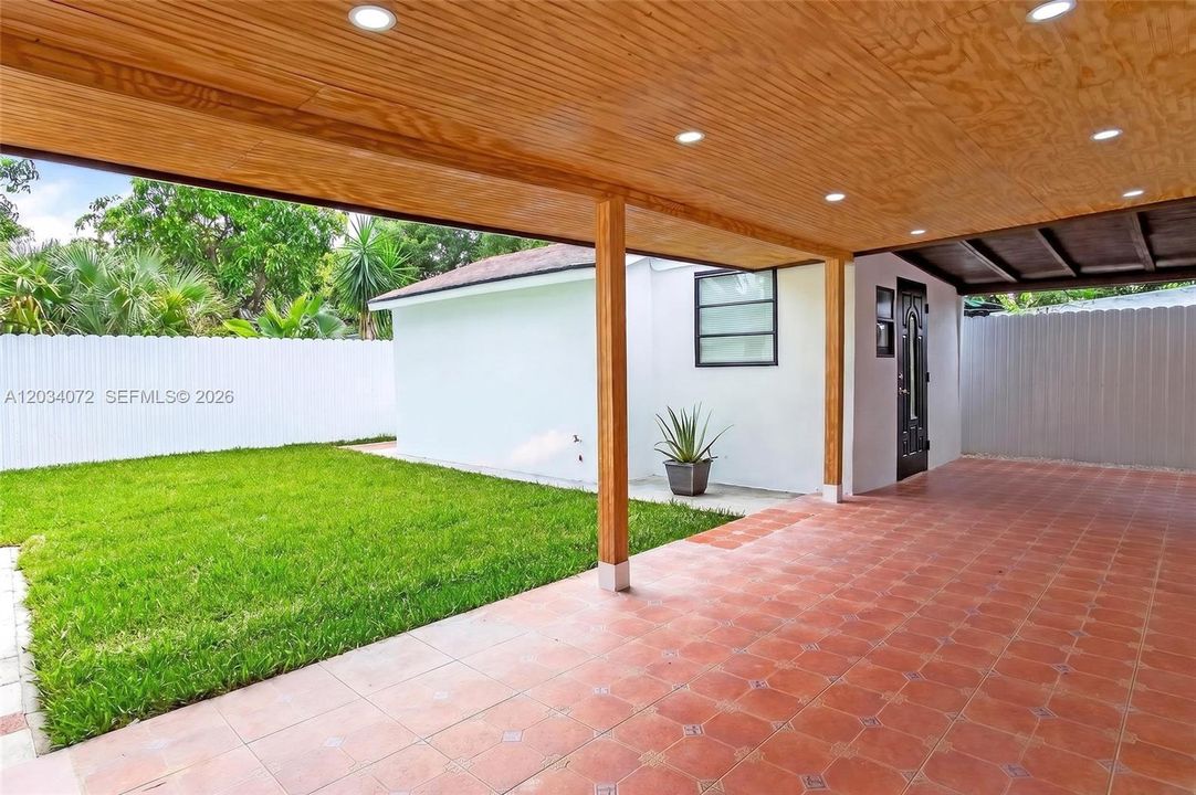 En Venta: $625,000 (6 camas, 5 baños, 925 Pies cuadrados)