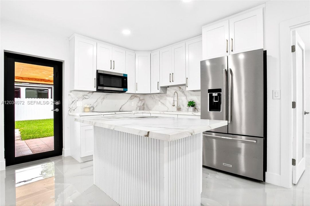 En Venta: $625,000 (6 camas, 5 baños, 925 Pies cuadrados)