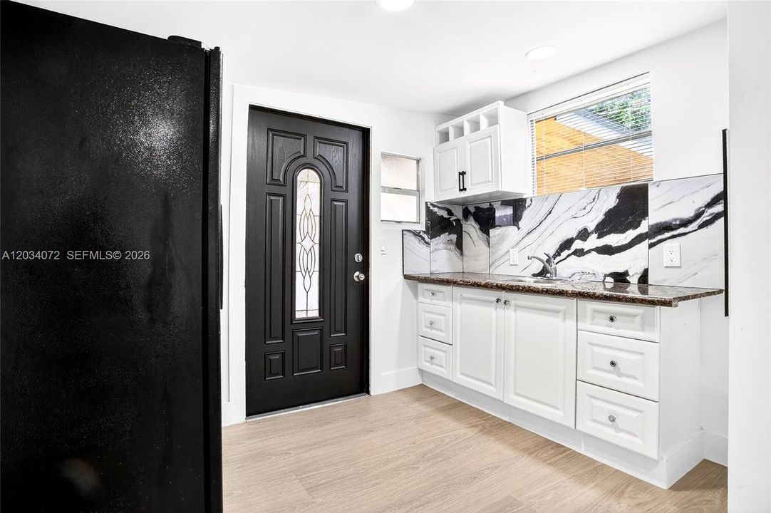 En Venta: $625,000 (6 camas, 5 baños, 925 Pies cuadrados)