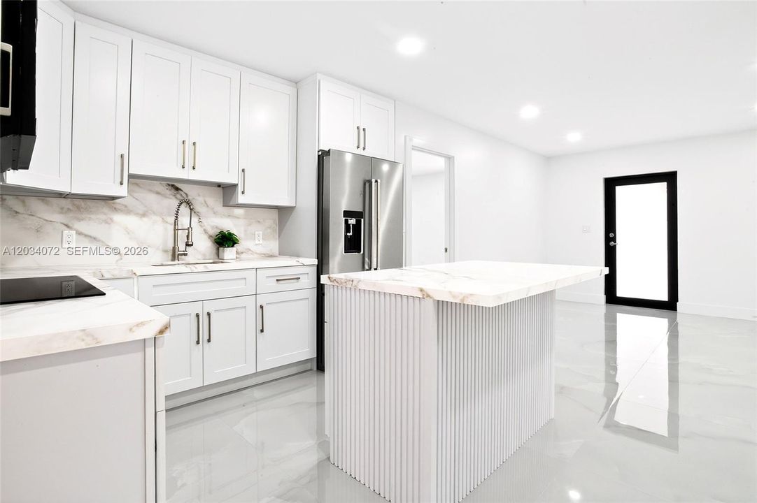 En Venta: $625,000 (6 camas, 5 baños, 925 Pies cuadrados)