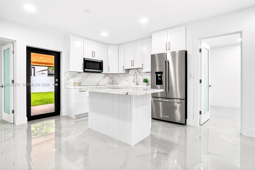 En Venta: $625,000 (6 camas, 5 baños, 925 Pies cuadrados)