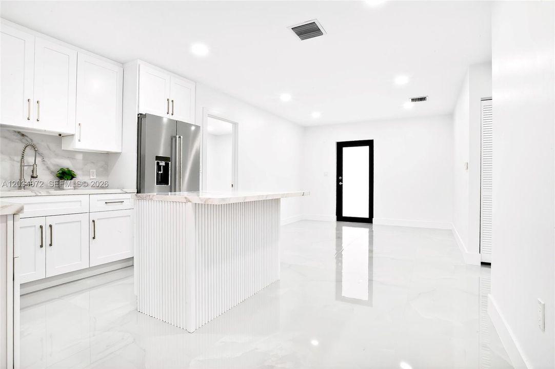 En Venta: $625,000 (6 camas, 5 baños, 925 Pies cuadrados)