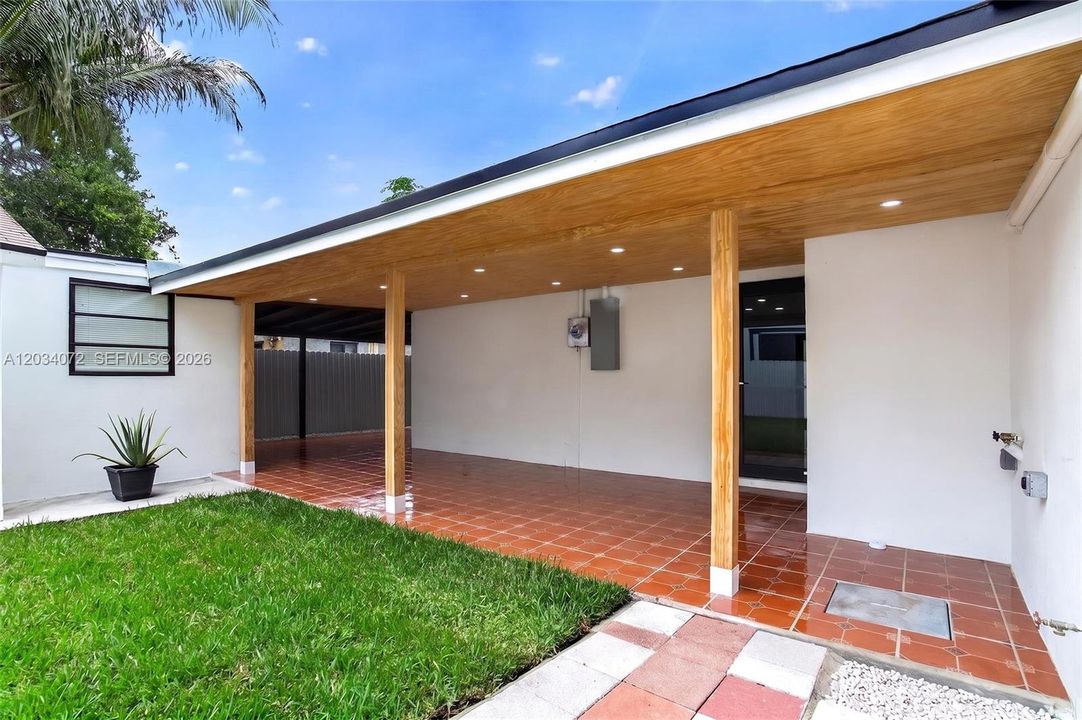 En Venta: $625,000 (6 camas, 5 baños, 925 Pies cuadrados)