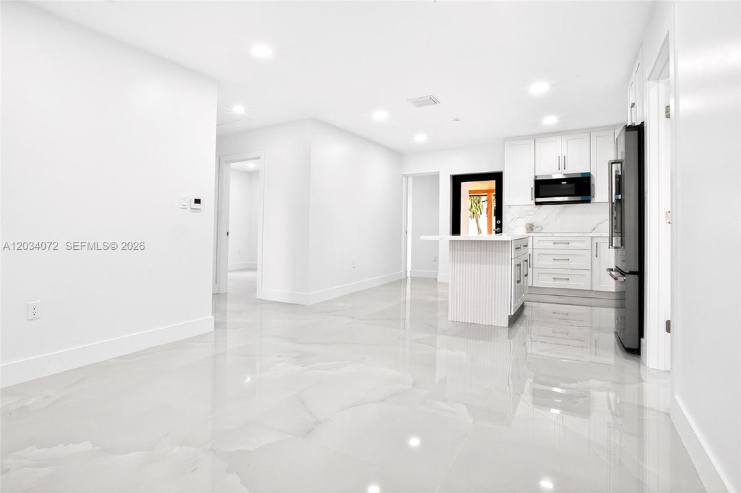 En Venta: $625,000 (6 camas, 5 baños, 925 Pies cuadrados)