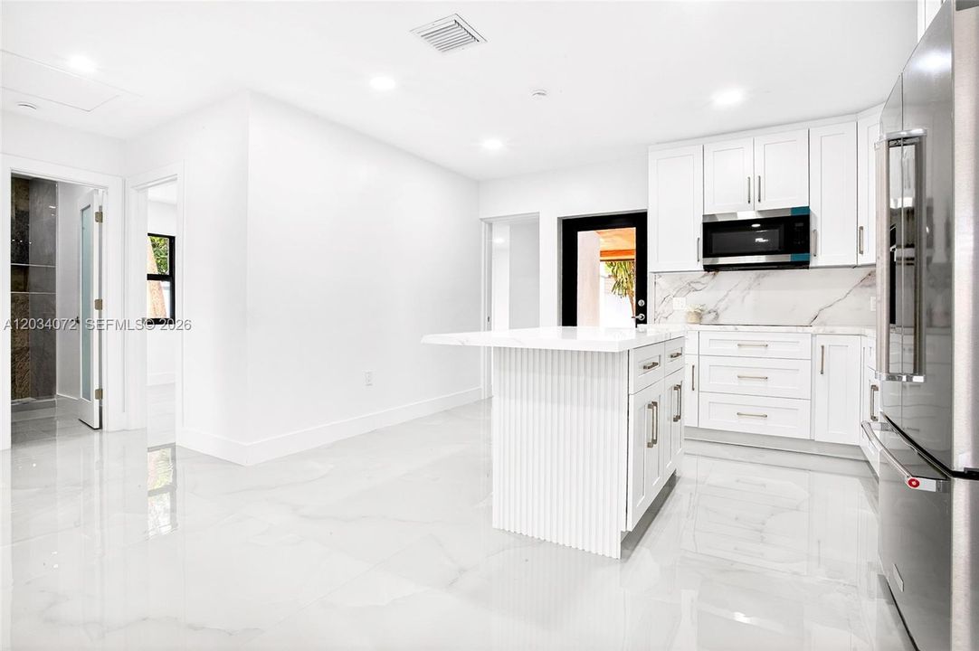 En Venta: $625,000 (6 camas, 5 baños, 925 Pies cuadrados)