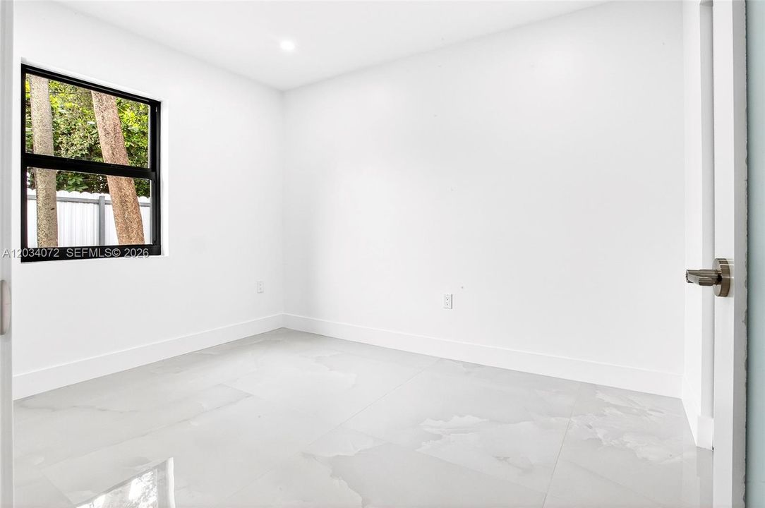En Venta: $625,000 (6 camas, 5 baños, 925 Pies cuadrados)