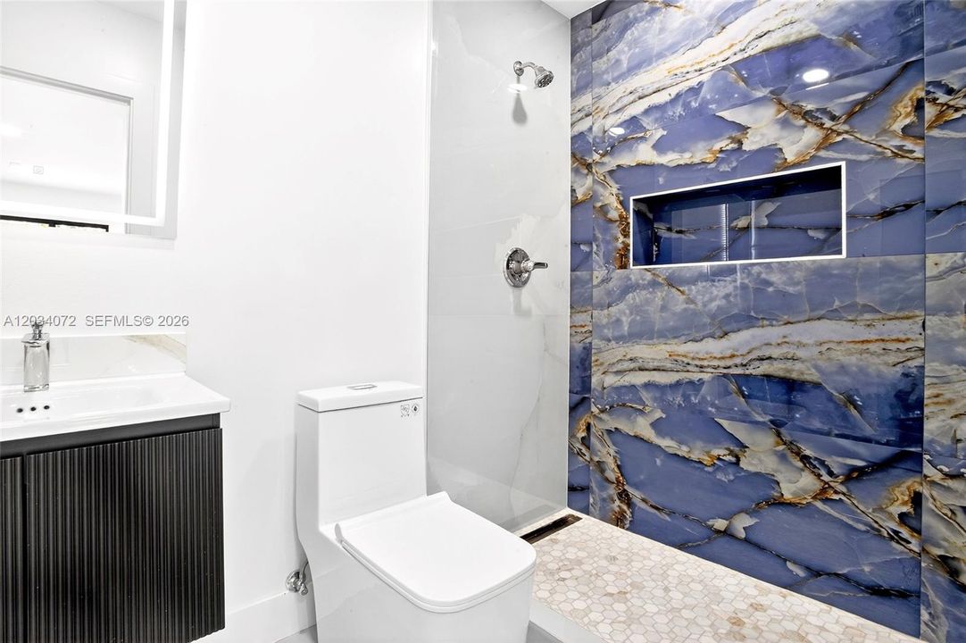 En Venta: $625,000 (6 camas, 5 baños, 925 Pies cuadrados)