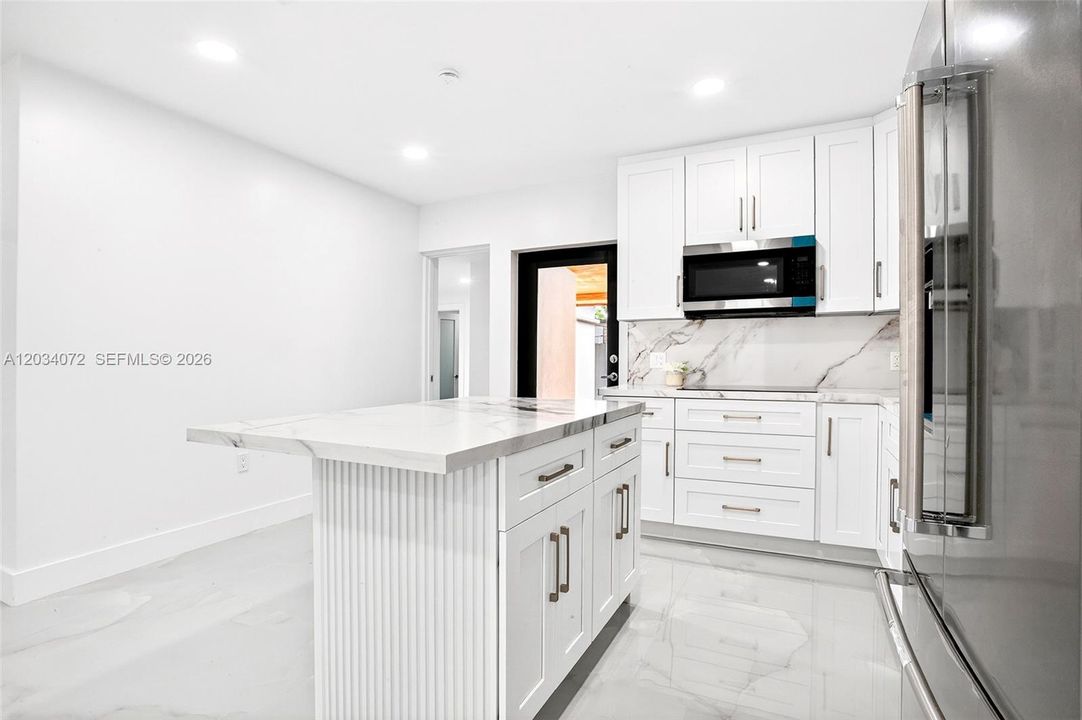 En Venta: $625,000 (6 camas, 5 baños, 925 Pies cuadrados)