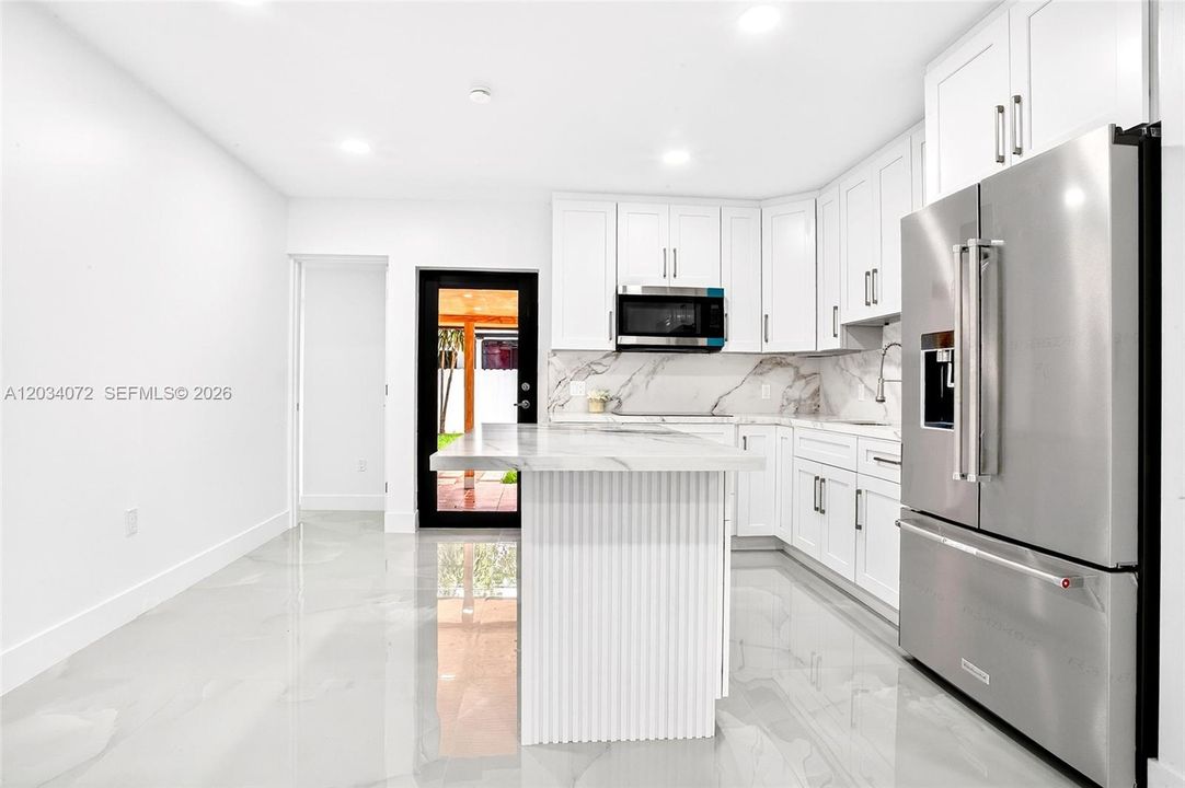 En Venta: $625,000 (6 camas, 5 baños, 925 Pies cuadrados)