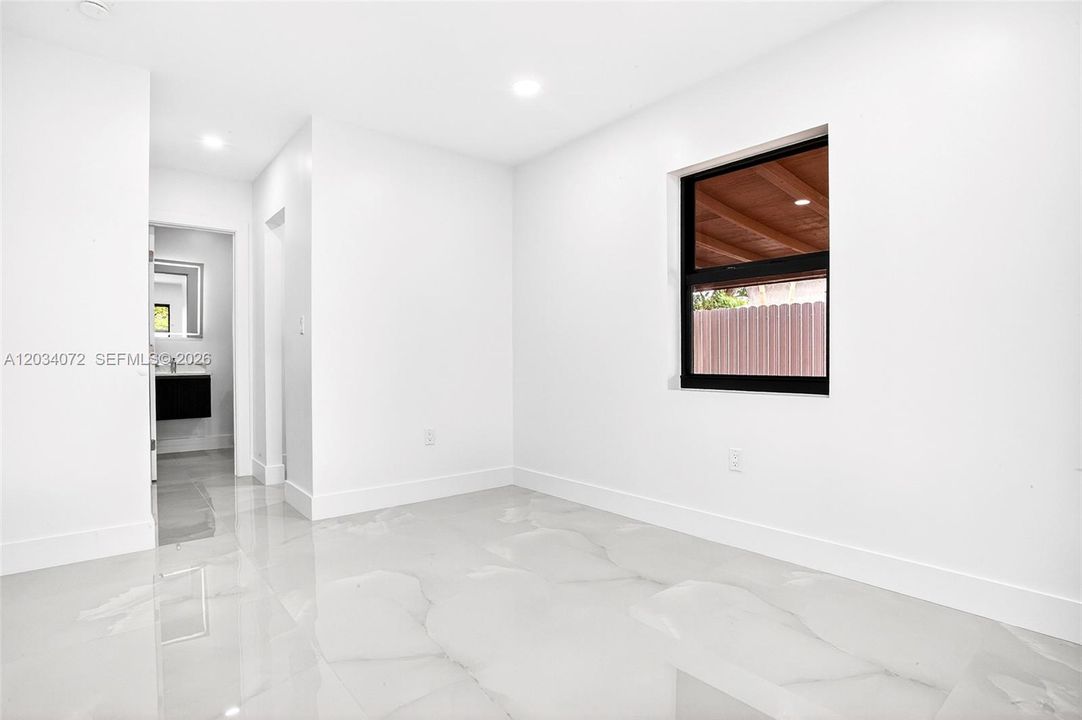 En Venta: $625,000 (6 camas, 5 baños, 925 Pies cuadrados)