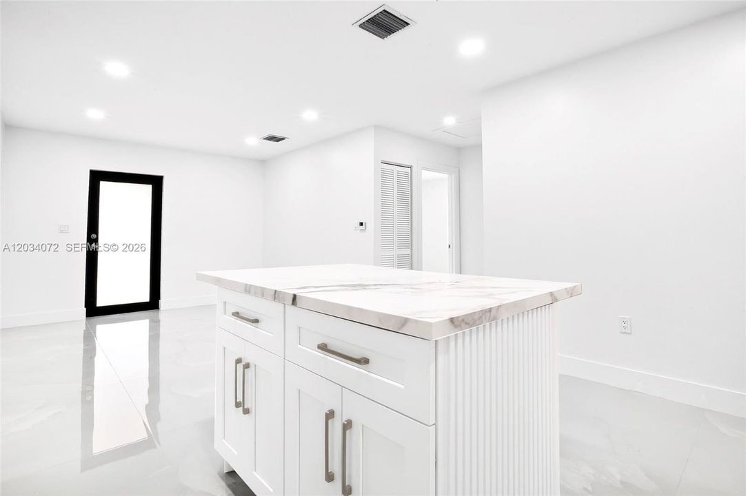 En Venta: $625,000 (6 camas, 5 baños, 925 Pies cuadrados)