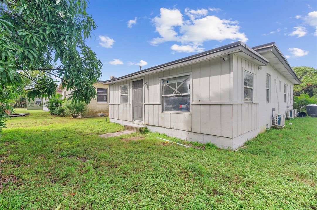For Sale: $239,000 (3 beds, 1 baths, 1110 Square Feet)