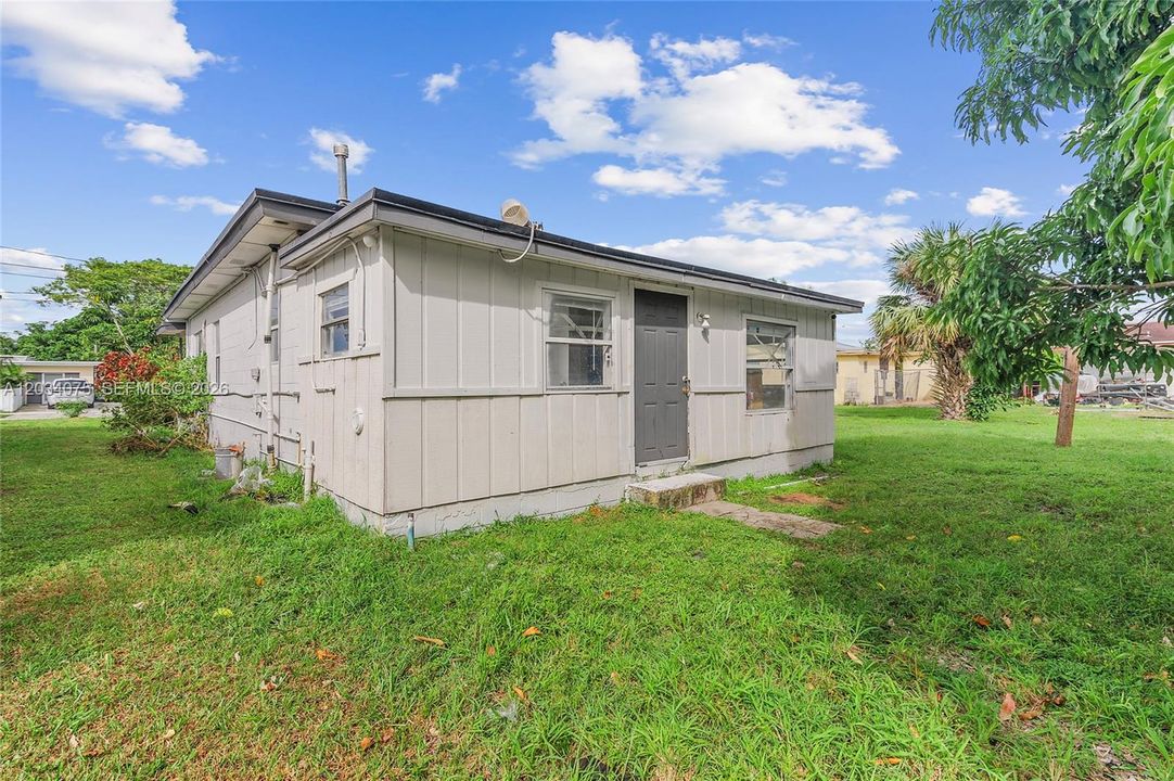 For Sale: $239,000 (3 beds, 1 baths, 1110 Square Feet)