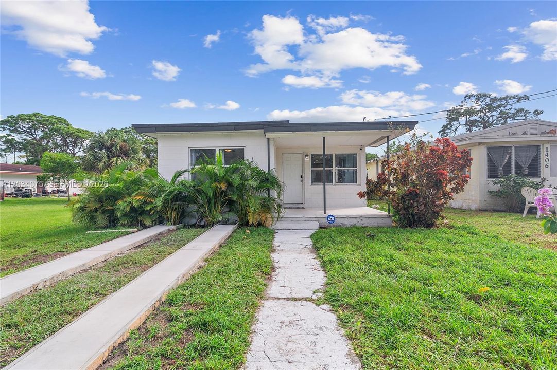For Sale: $239,000 (3 beds, 1 baths, 1110 Square Feet)