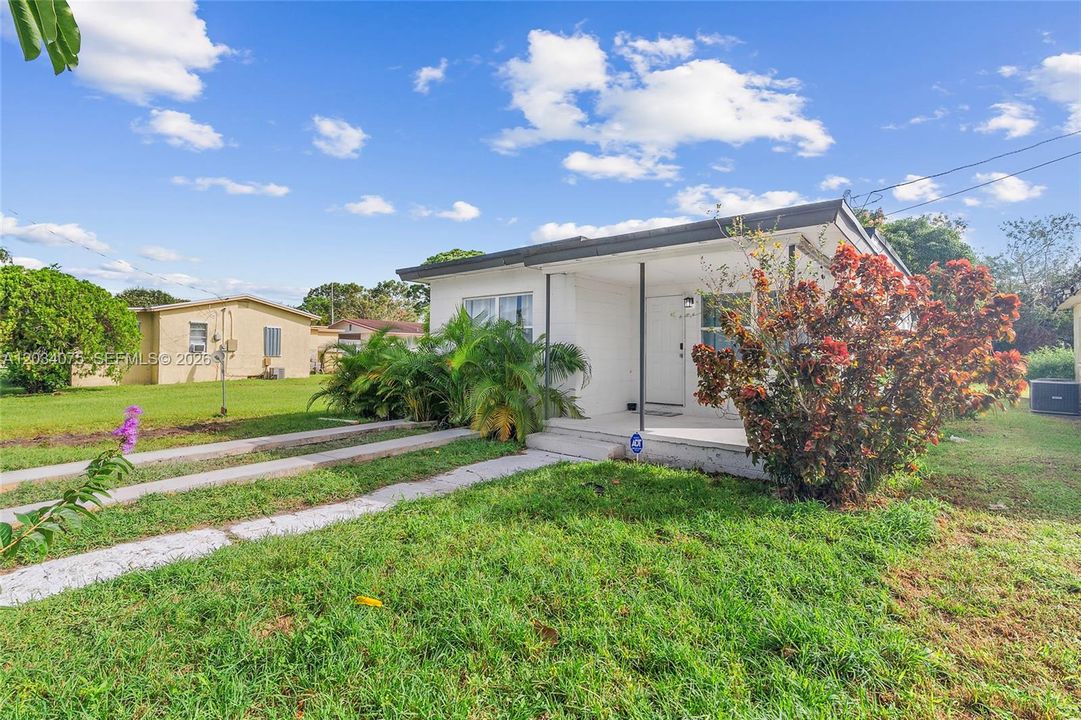 For Sale: $239,000 (3 beds, 1 baths, 1110 Square Feet)