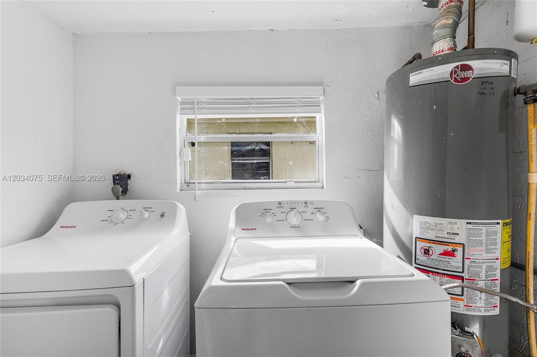 For Sale: $239,000 (3 beds, 1 baths, 1110 Square Feet)
