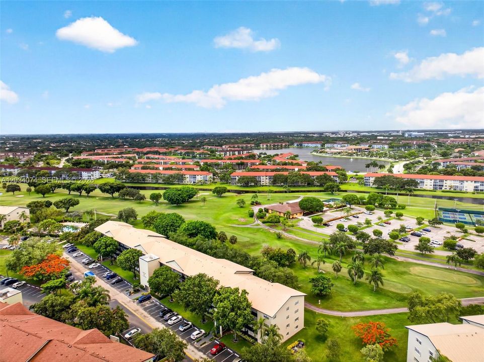 For Sale: $249,900 (2 beds, 2 baths, 1192 Square Feet)
