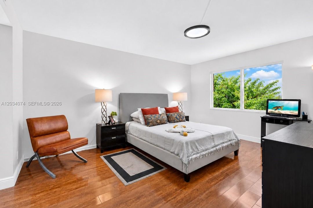 For Sale: $249,900 (2 beds, 2 baths, 1192 Square Feet)
