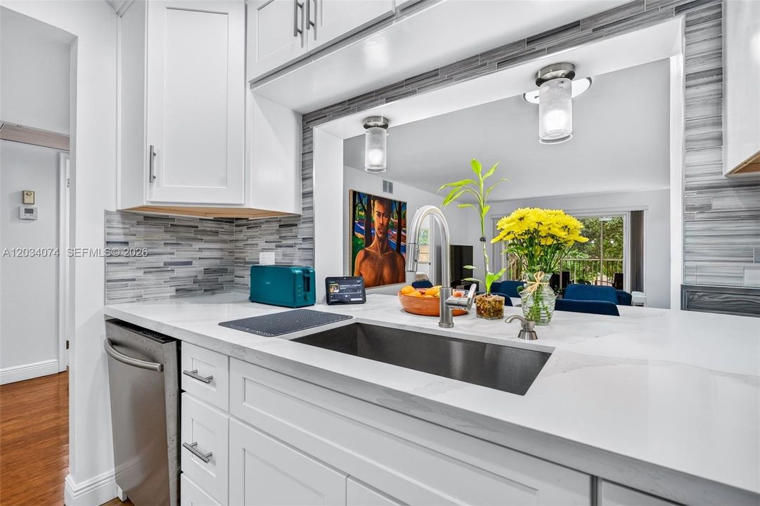 For Sale: $249,900 (2 beds, 2 baths, 1192 Square Feet)