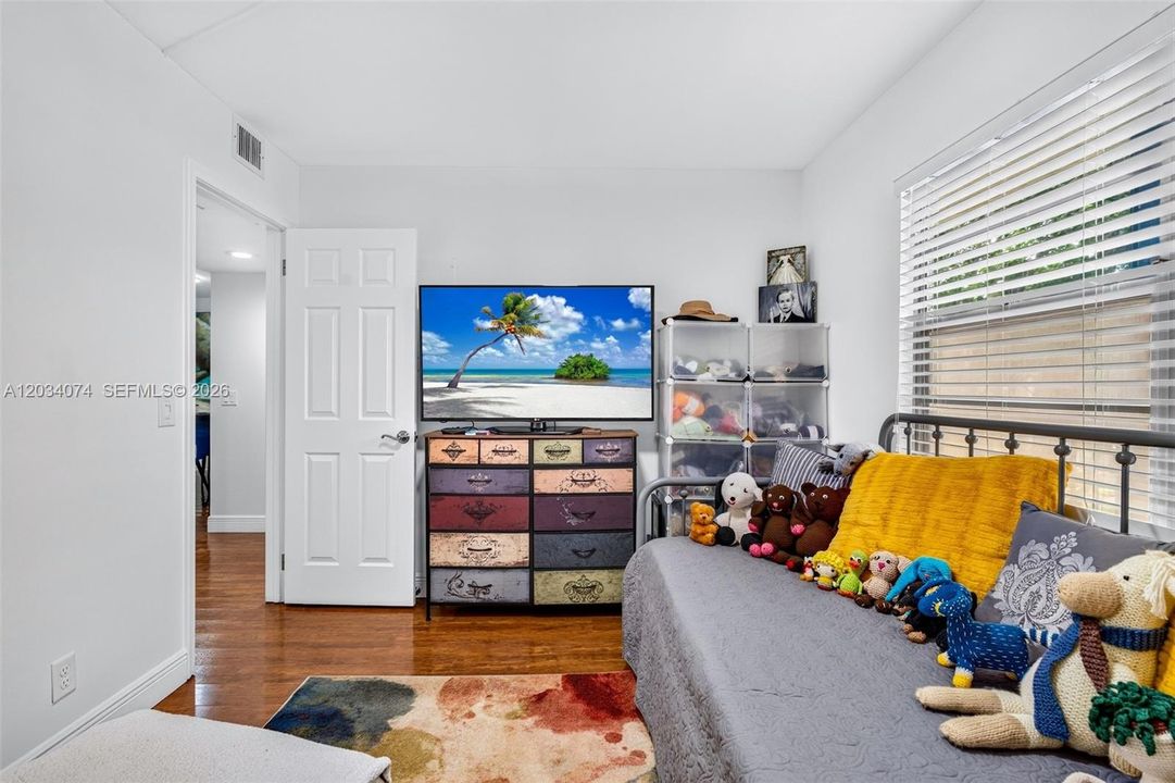 2nd Bedroom