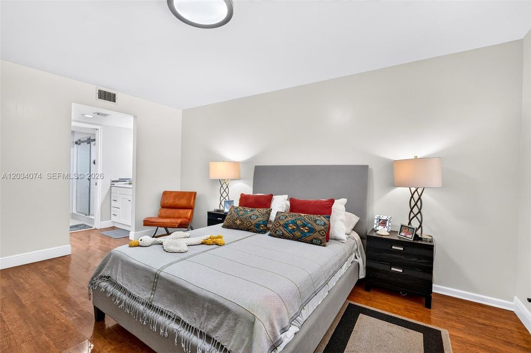 For Sale: $249,900 (2 beds, 2 baths, 1192 Square Feet)