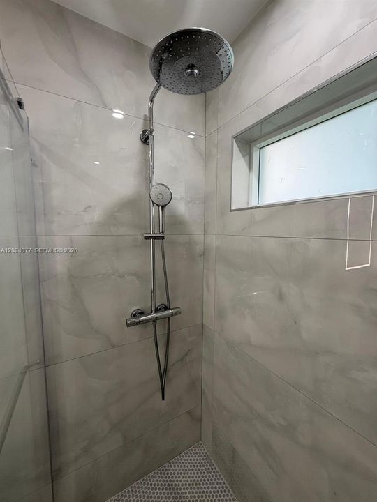 For Sale: $620,000 (2 beds, 1 baths, 810 Square Feet)
