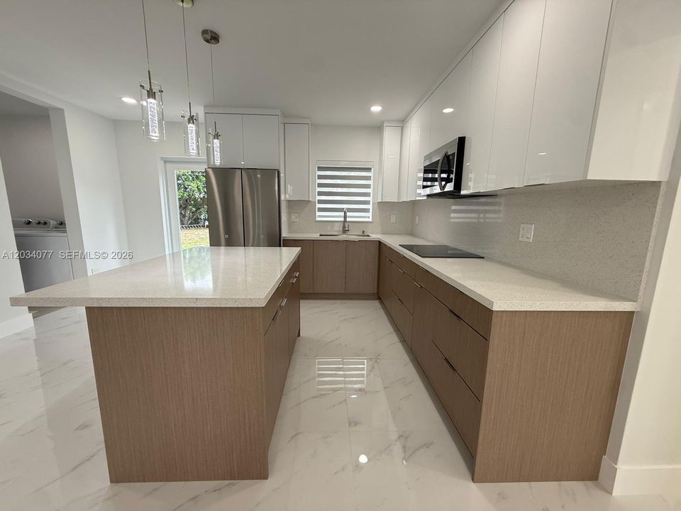 For Sale: $620,000 (2 beds, 1 baths, 810 Square Feet)