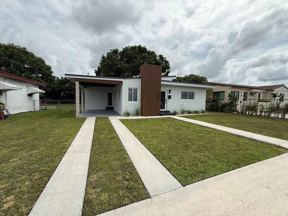 For Sale: $620,000 (2 beds, 1 baths, 810 Square Feet)