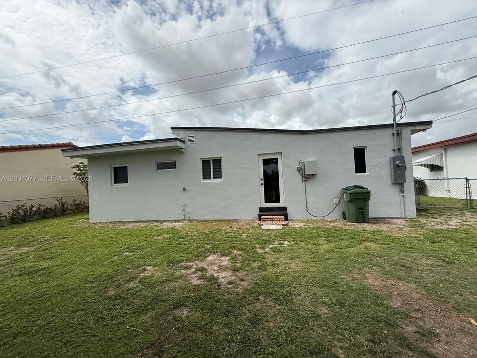 For Sale: $620,000 (2 beds, 1 baths, 810 Square Feet)