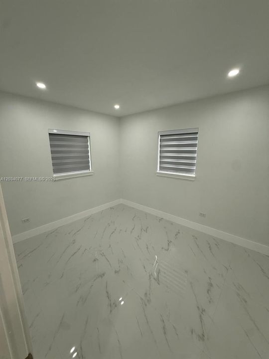 For Sale: $620,000 (2 beds, 1 baths, 810 Square Feet)