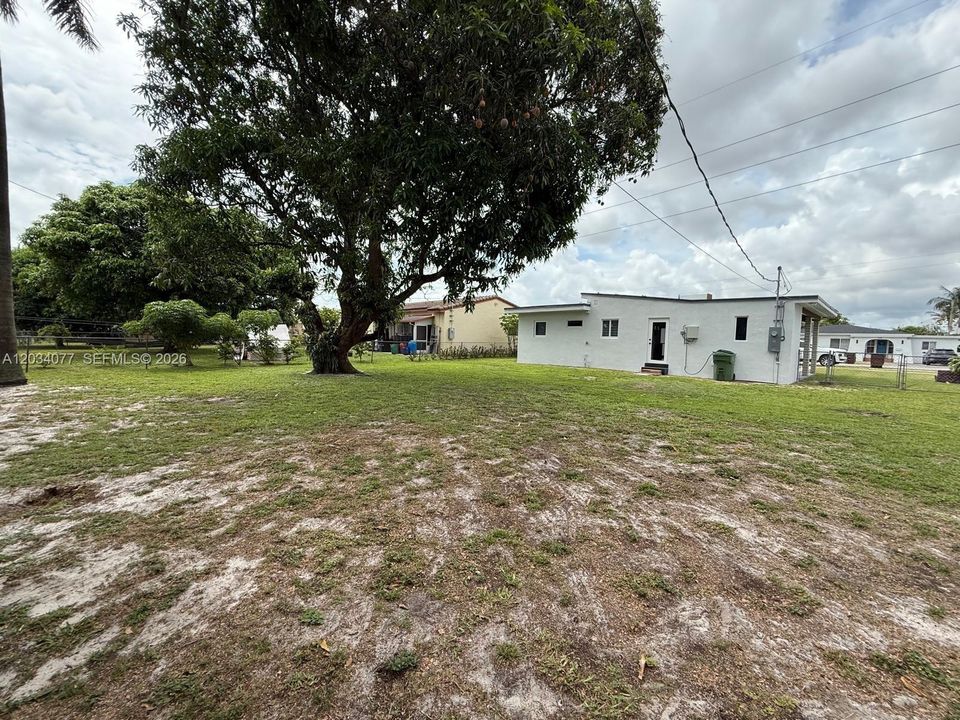 For Sale: $620,000 (2 beds, 1 baths, 810 Square Feet)