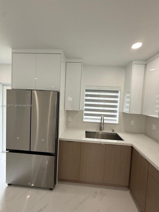 For Sale: $620,000 (2 beds, 1 baths, 810 Square Feet)