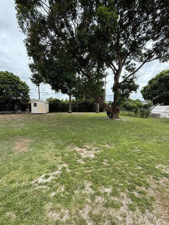 For Sale: $620,000 (2 beds, 1 baths, 810 Square Feet)