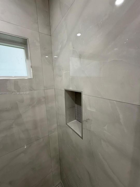 For Sale: $620,000 (2 beds, 1 baths, 810 Square Feet)